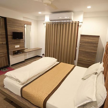 Hotel Shertown 阿穆达巴 外观 照片