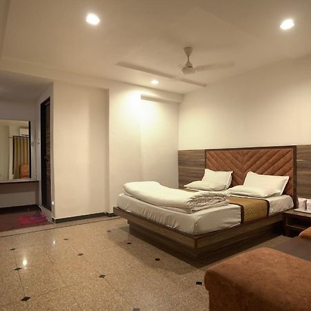 Hotel Shertown 阿穆达巴 外观 照片