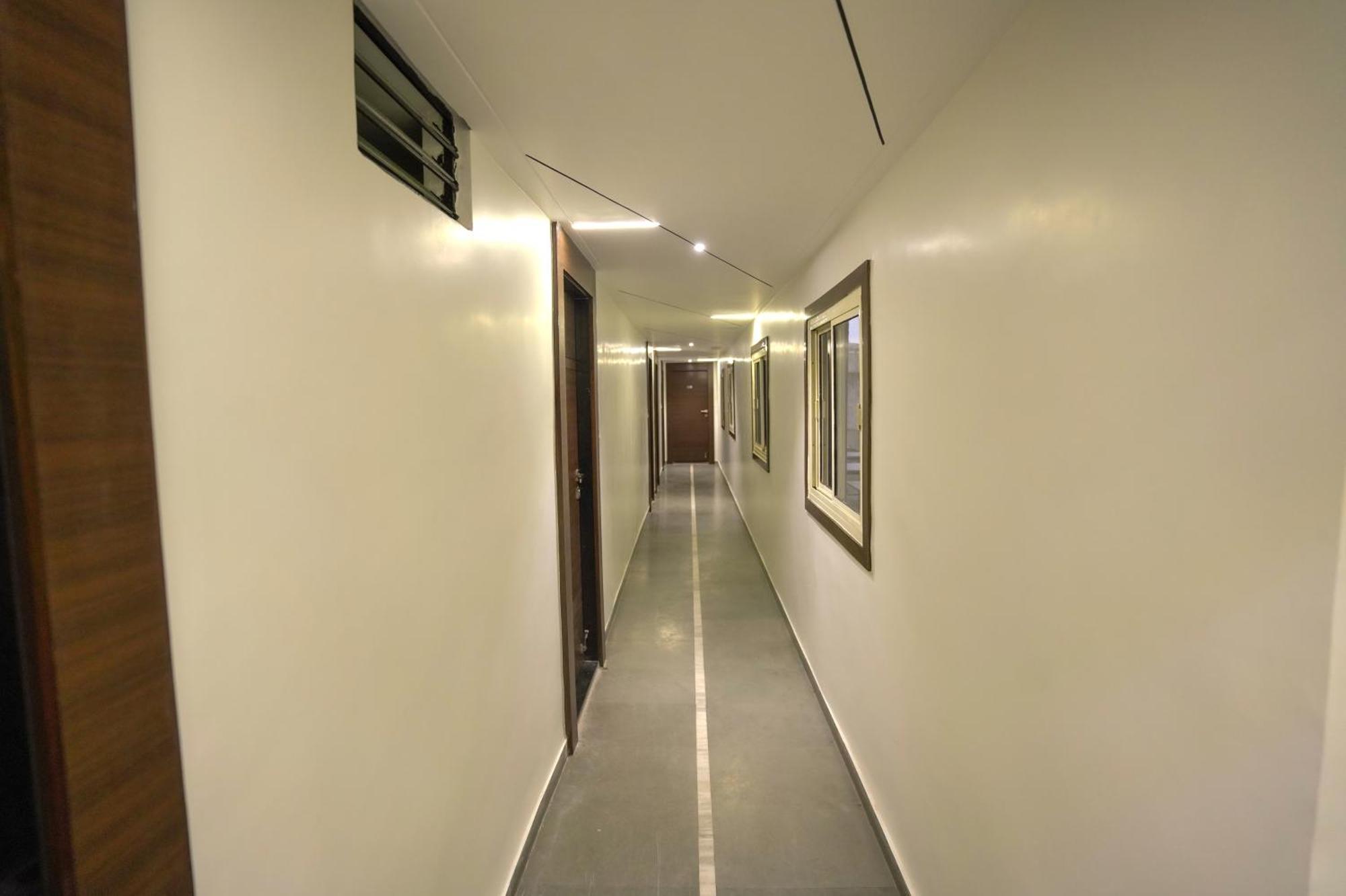 Hotel Shertown 阿穆达巴 外观 照片