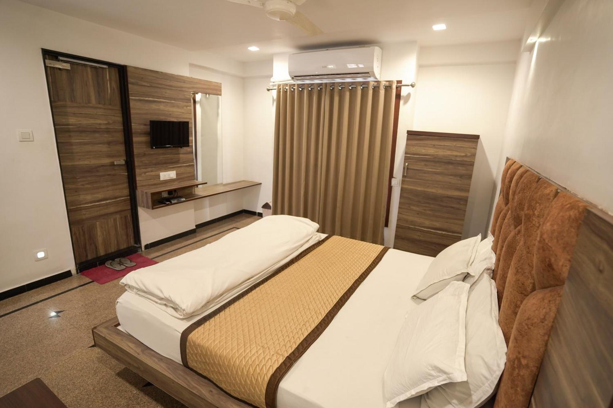 Hotel Shertown 阿穆达巴 外观 照片