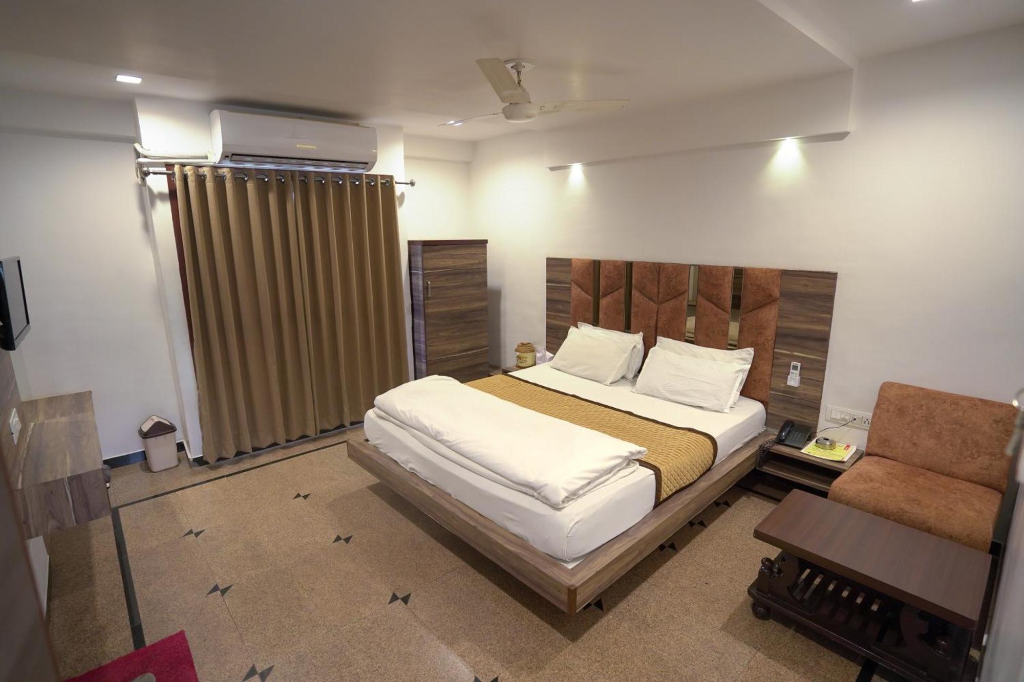 Hotel Shertown 阿穆达巴 外观 照片