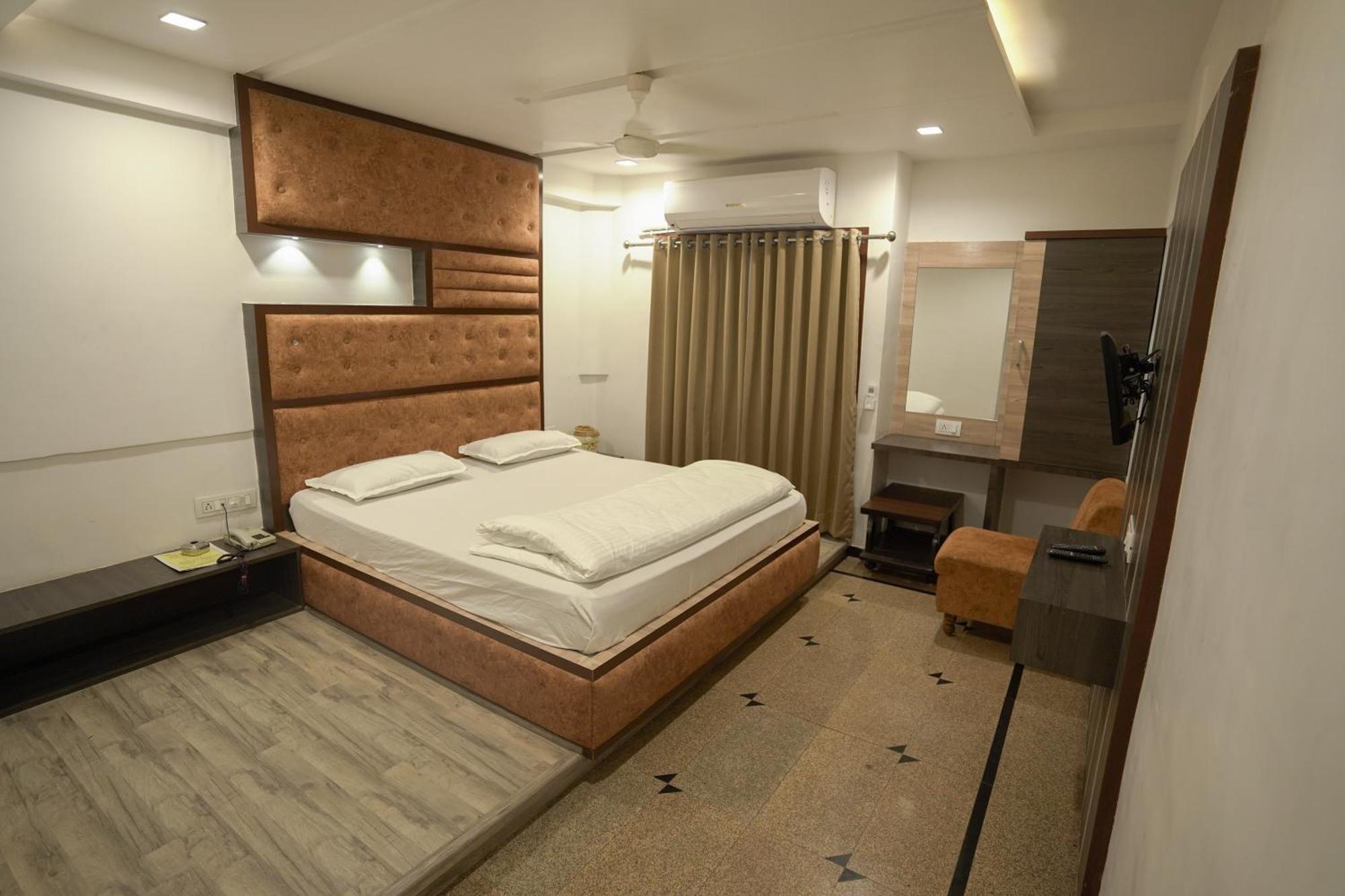 Hotel Shertown 阿穆达巴 外观 照片