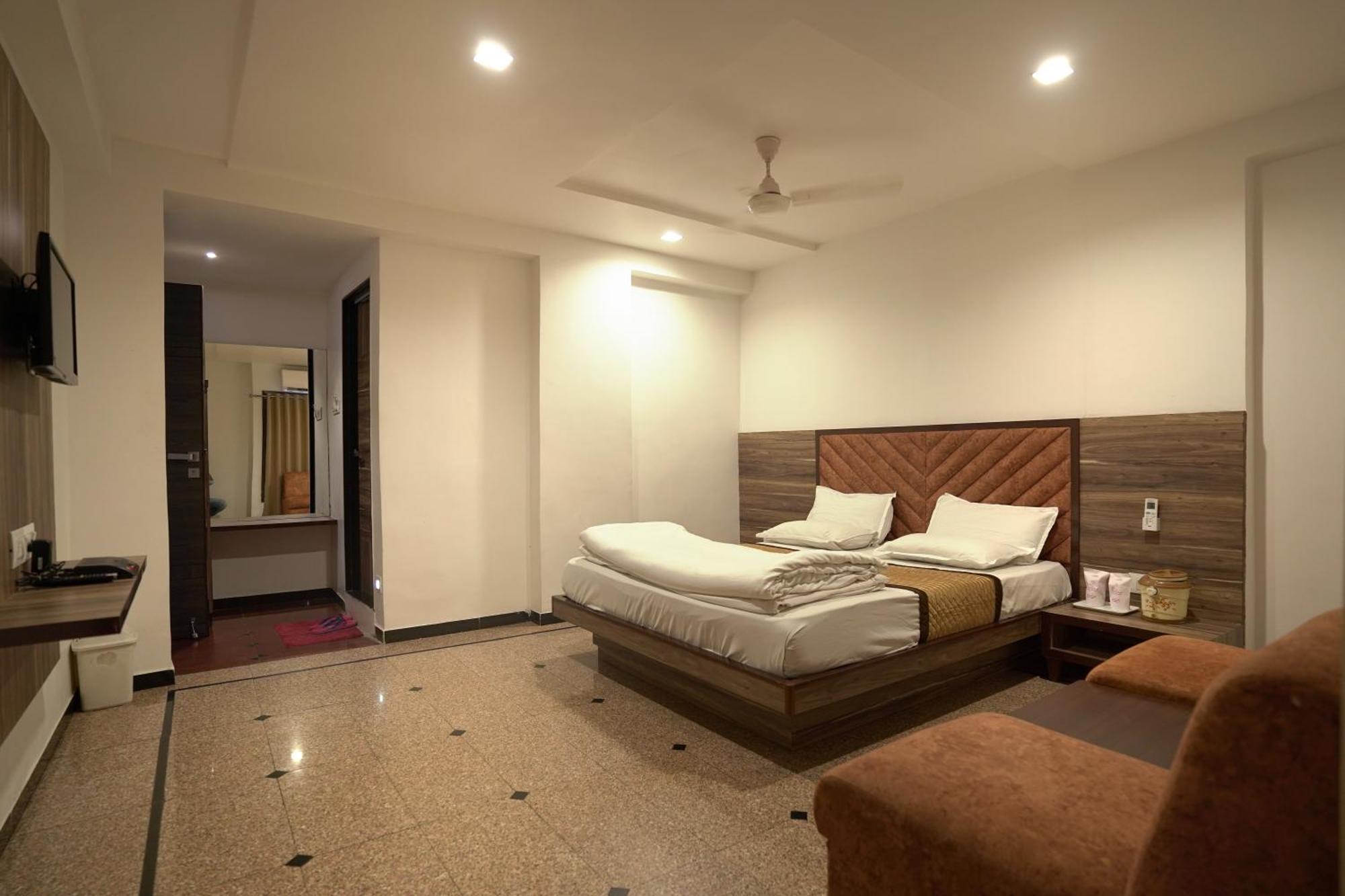 Hotel Shertown 阿穆达巴 外观 照片