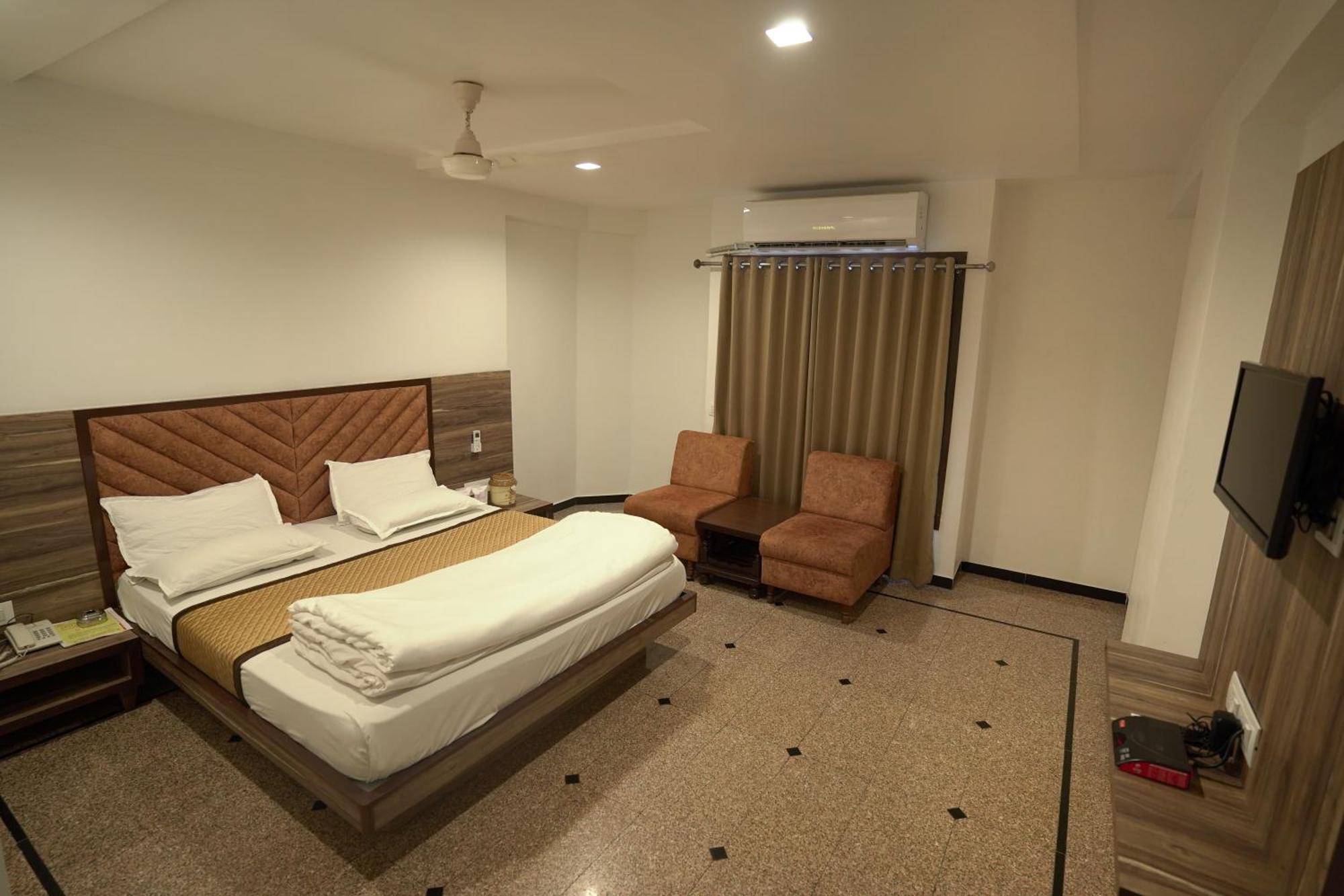 Hotel Shertown 阿穆达巴 外观 照片
