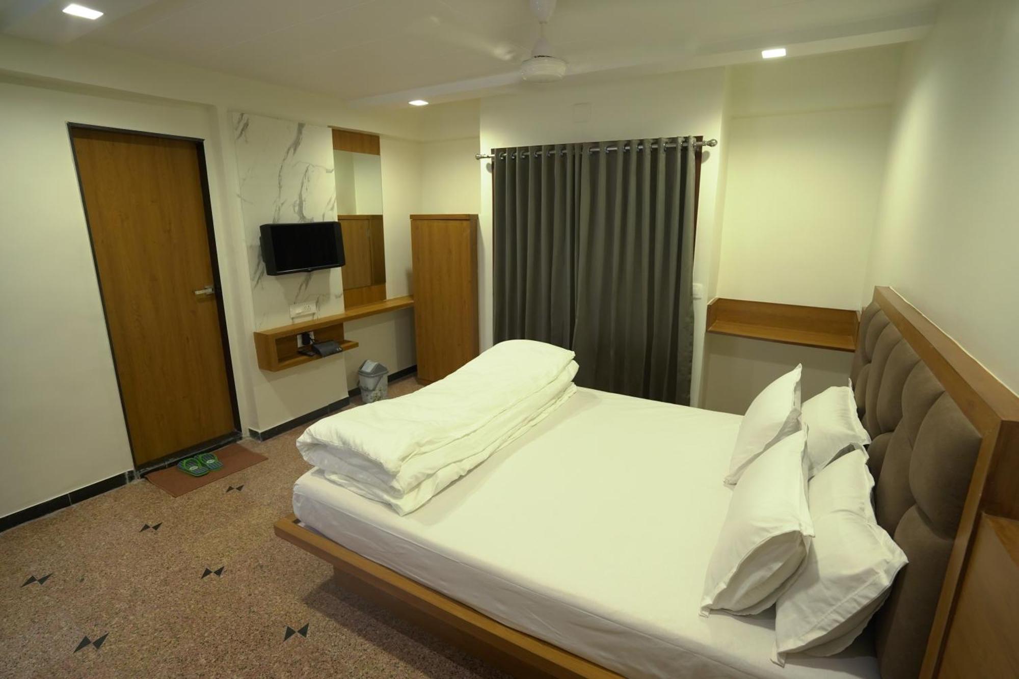 Hotel Shertown 阿穆达巴 外观 照片
