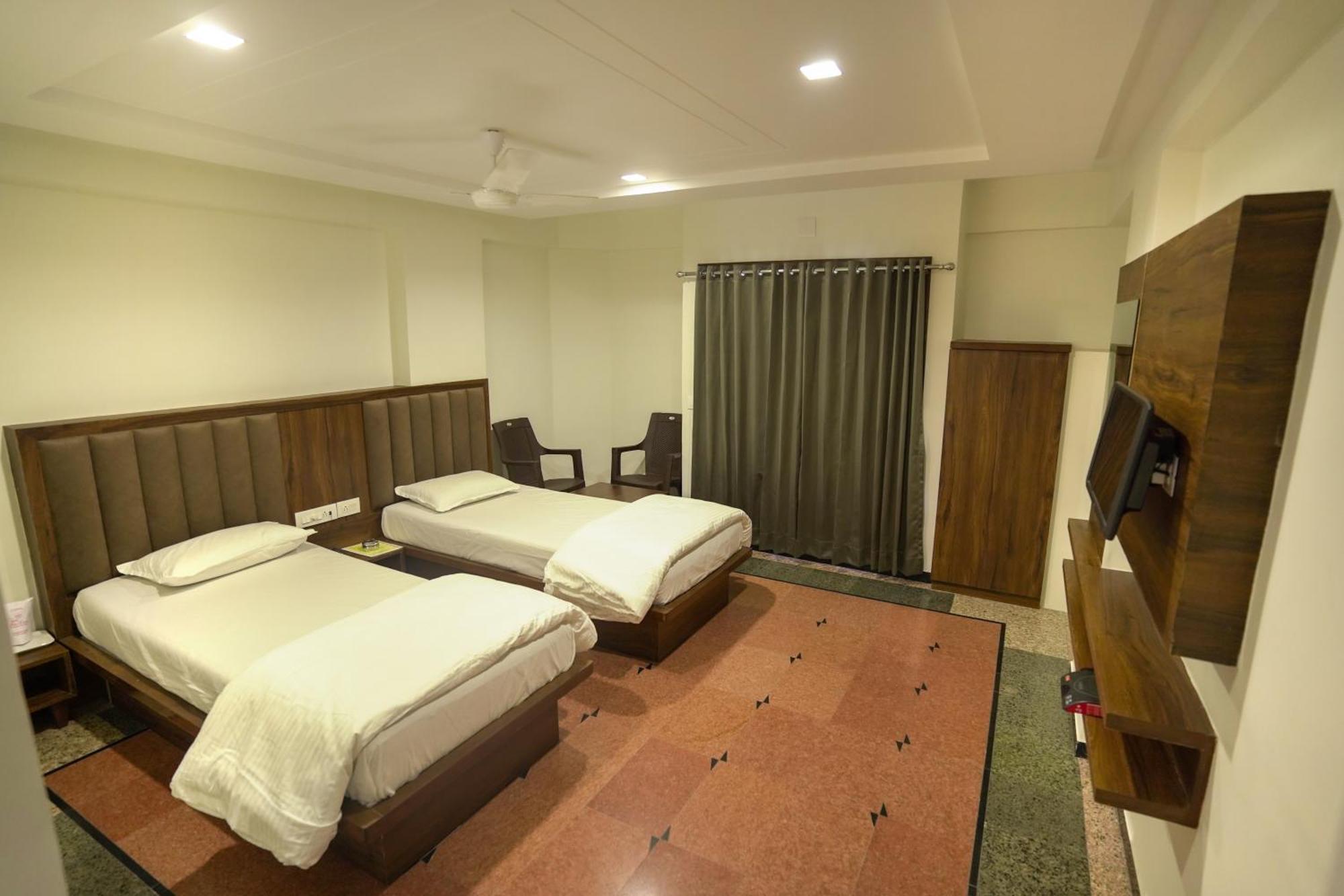 Hotel Shertown 阿穆达巴 外观 照片