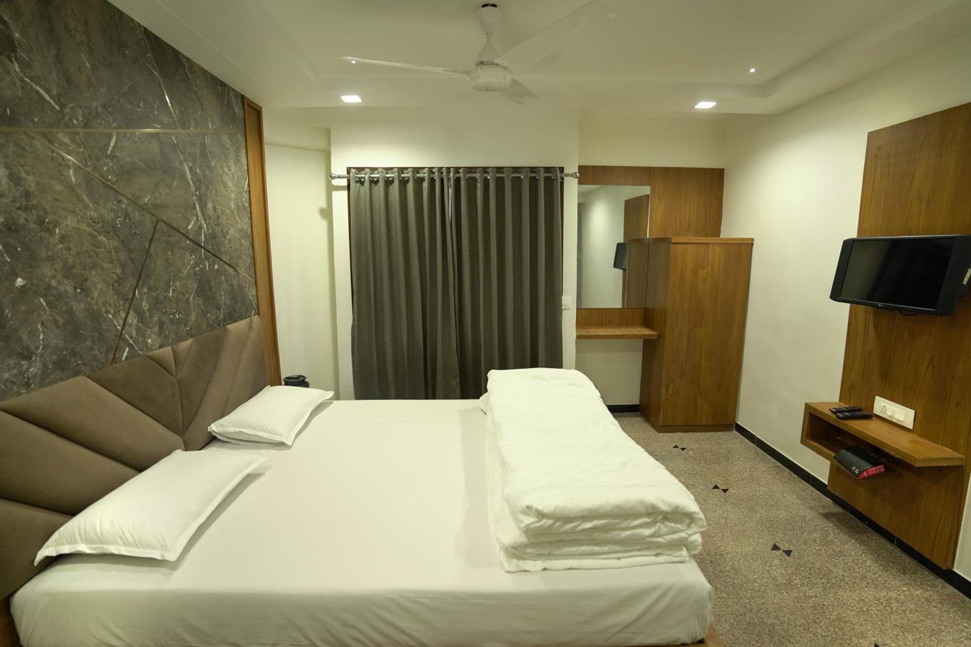 Hotel Shertown 阿穆达巴 外观 照片
