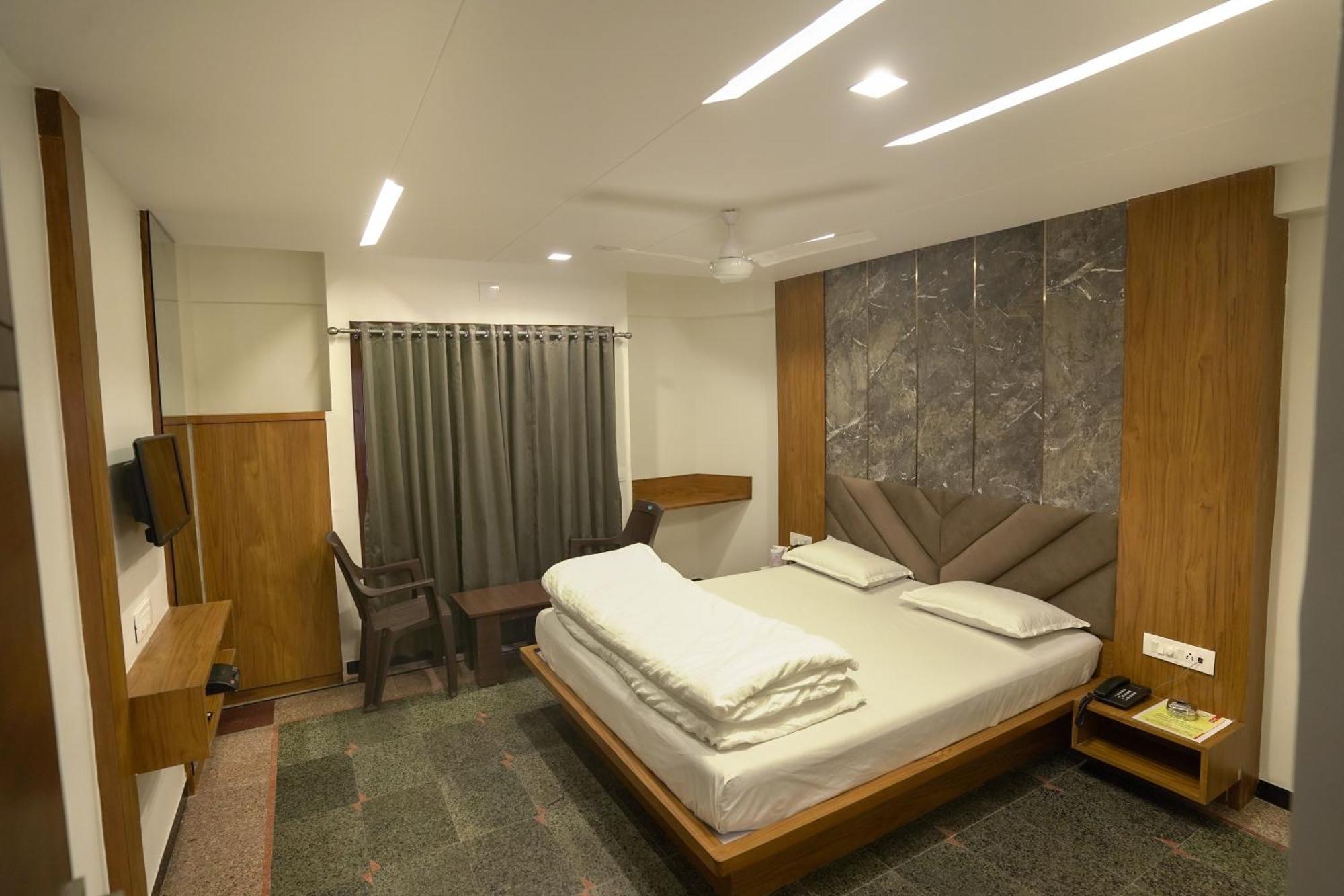 Hotel Shertown 阿穆达巴 外观 照片