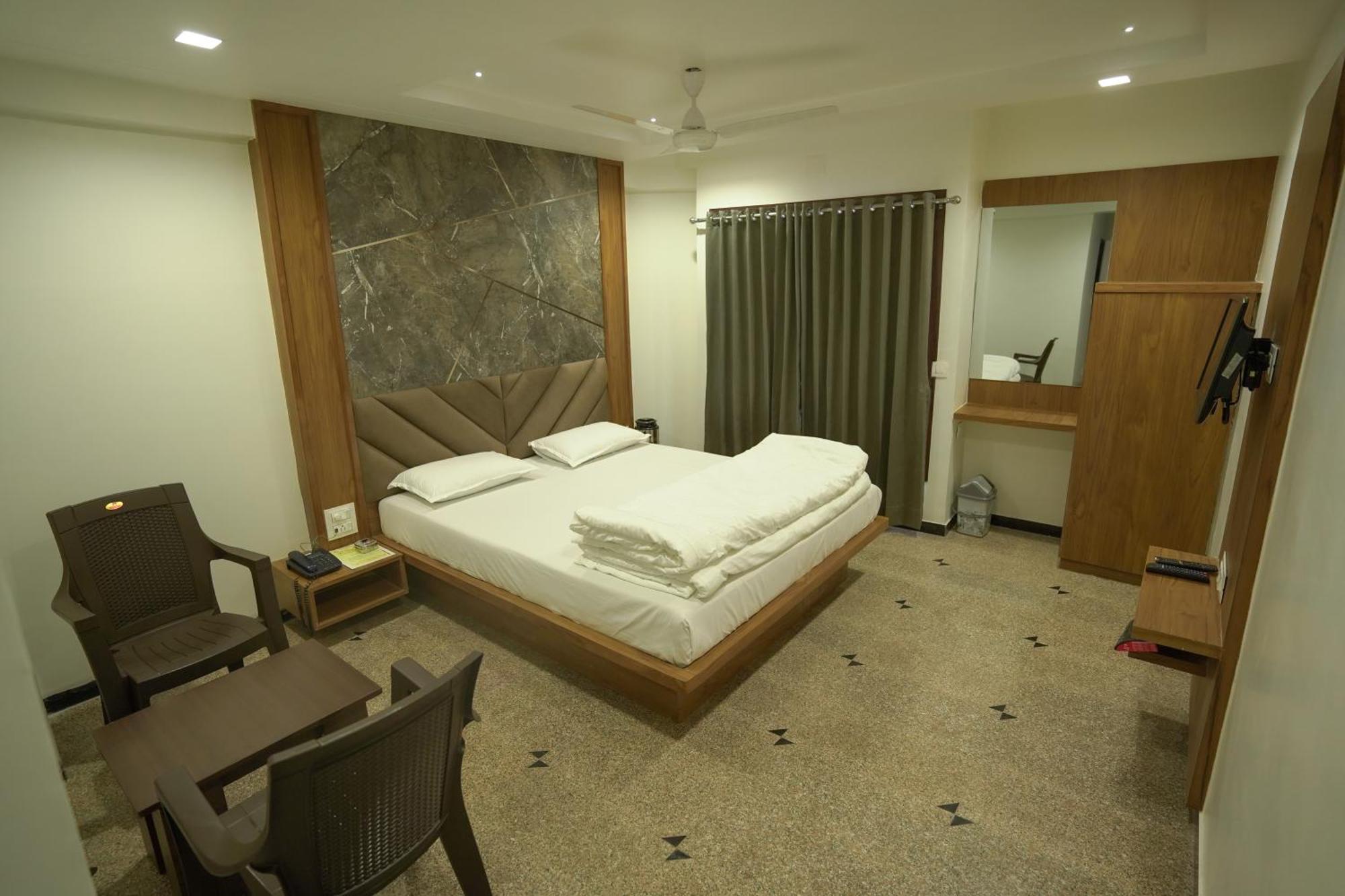 Hotel Shertown 阿穆达巴 外观 照片